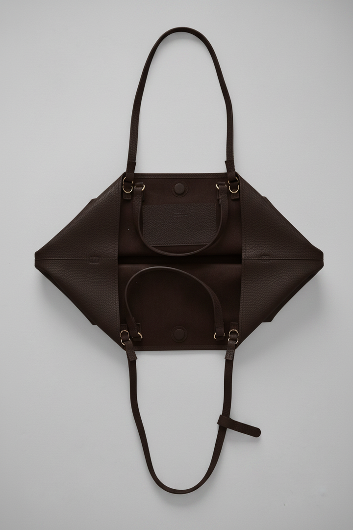HYER GOODS Mercato dark brown tumbled unlined leather tote back #color_dark-chocolate