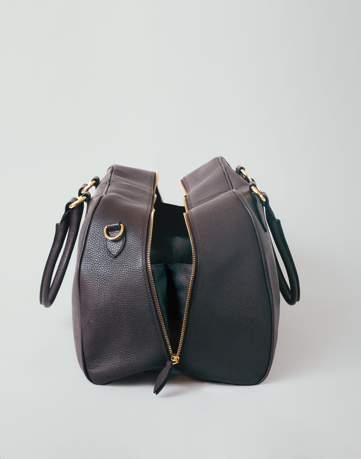 HYER GOODS dark brown leather la via weekender duffel bag side view #color_dark-chocolate
