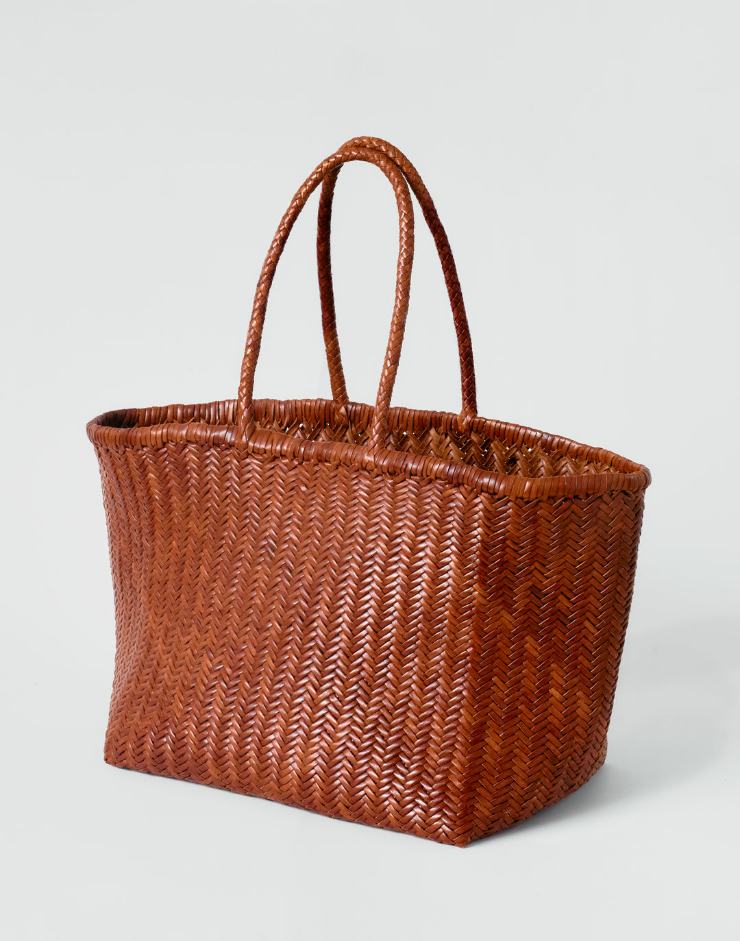 hyer goods tan woven leather oversized mercato summer tote bag side view #color_tan