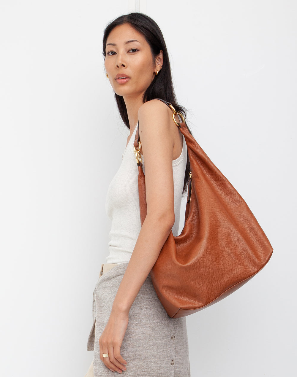HYER GOODS tumbled leather oversized hobo ring bag brown#color_cognac