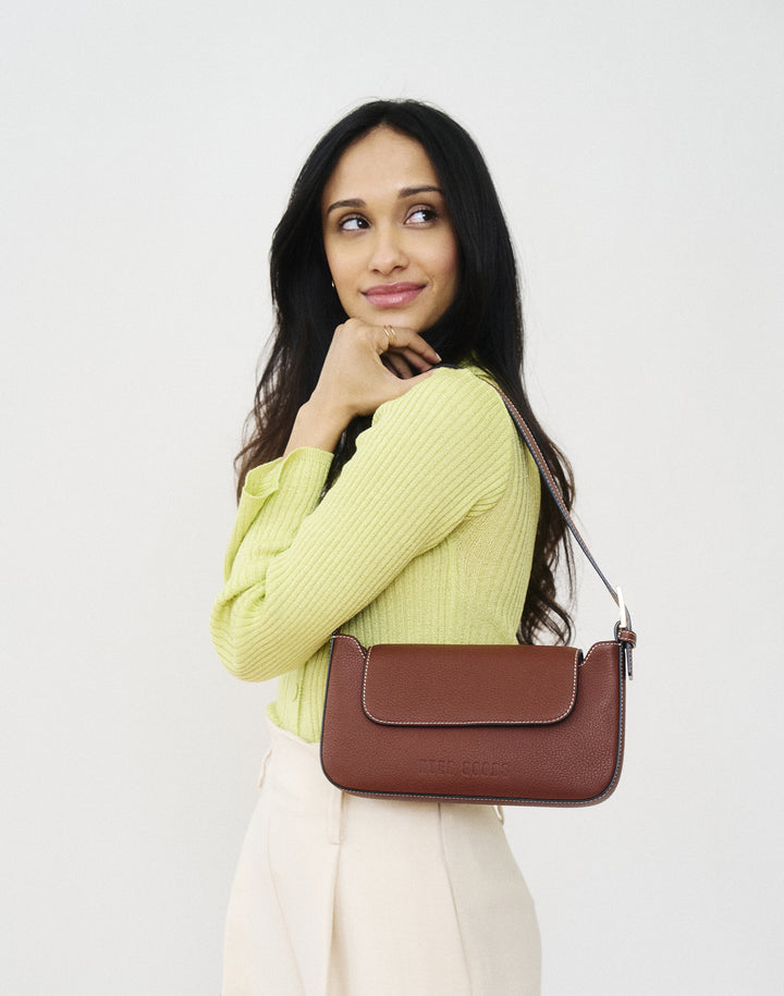 hyer goods 90s baguette shoulder bag with buckle tan brown#color_saddle-brown